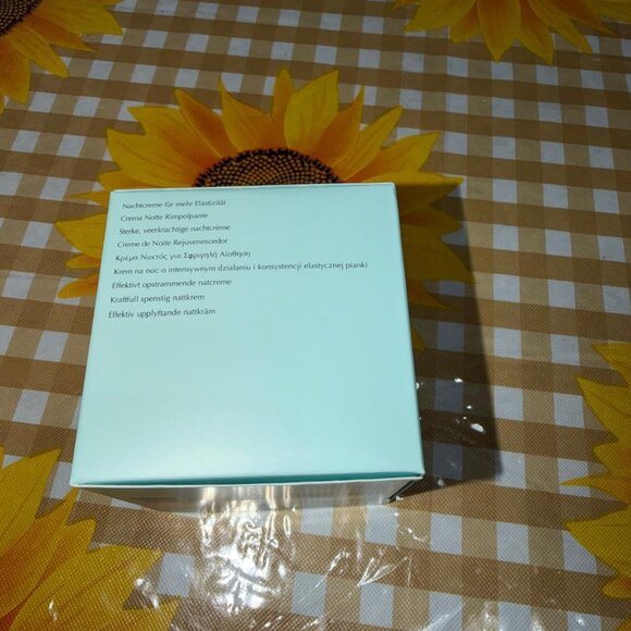 ESTEE LAUDER Revitalizing Supreme+ Youth Power Creme NET WT.2.5 oz./75ml - Picture 3 of 6